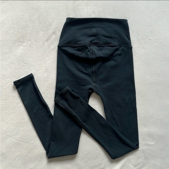 Lululemon Reveal Tight Interconnect 25.5" in Gravity Size 4 - Picture 8 of 11
